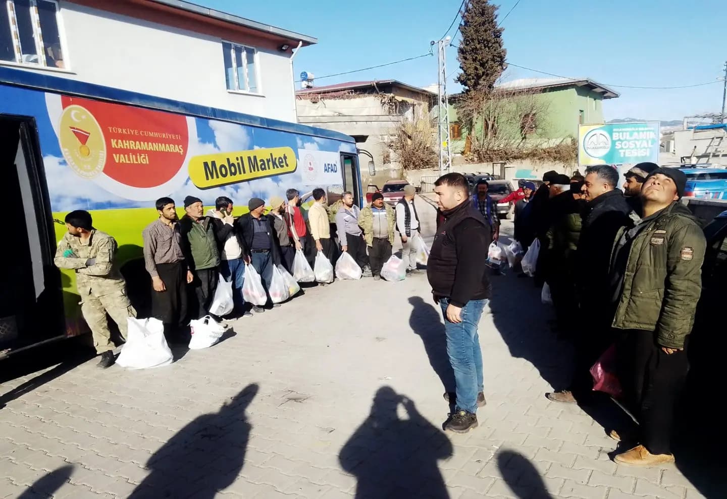 Deprem Bölgesine Kurduğumuz Mobil Market, Mobil Duş ve Hayır Çarşıları